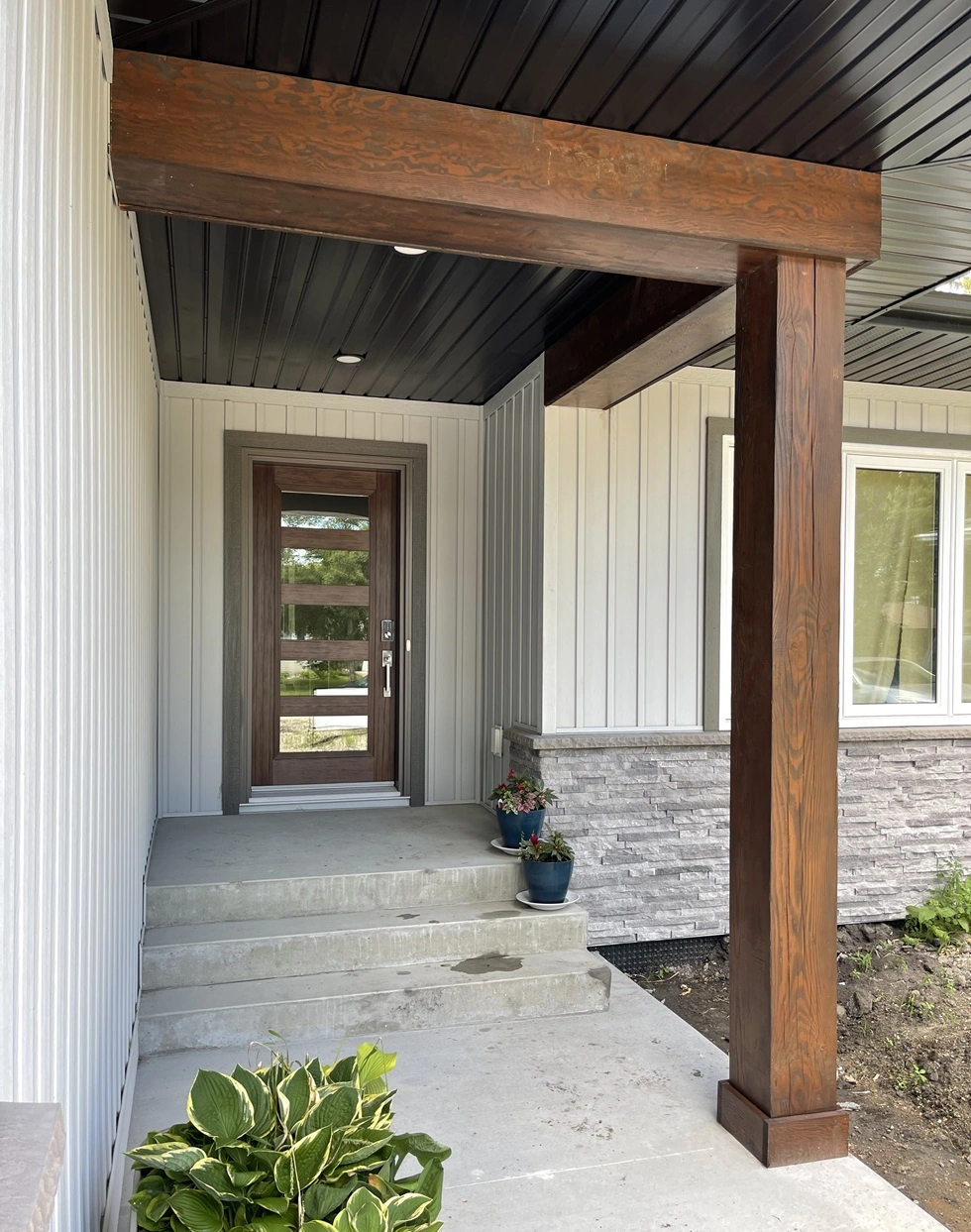 millwork in the front walkway of a home